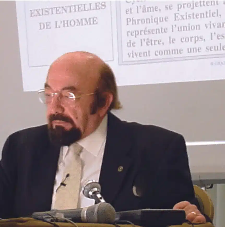 Alfonso Caycedo en train d’enseigner