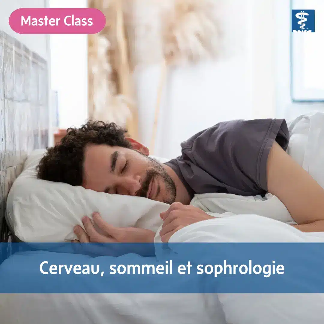 Master class Cerveau, sommeil et sophrologie, avec un homme allongé sur le côté, souriant et détendu